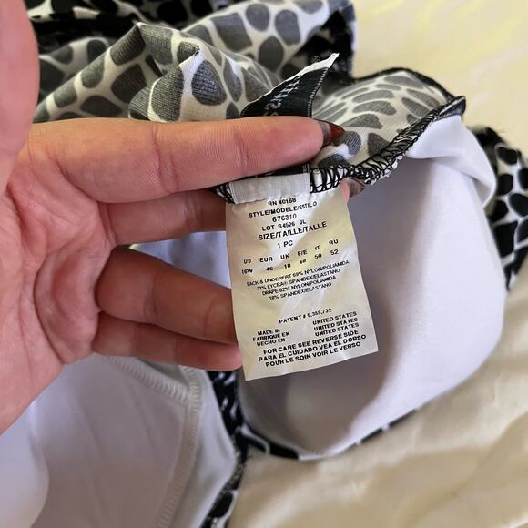 Miraclesuit Plus Size Black & White Dalmatian Dot Ruched One Piece Lined Wmn 16W - Picture 11 of 12